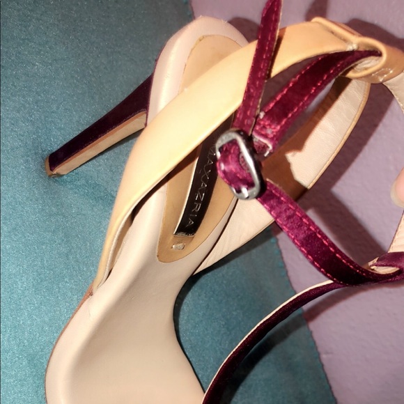 BCBG MaxAzria heels - Picture 2 of 8